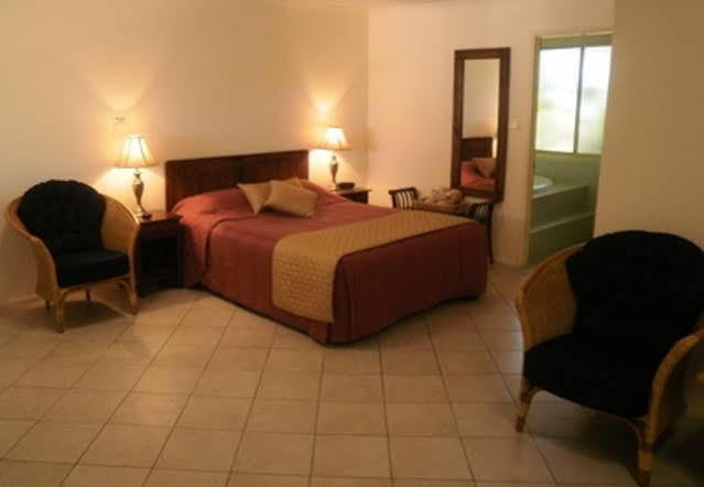 The Carmel Yamba Motel Exterior photo